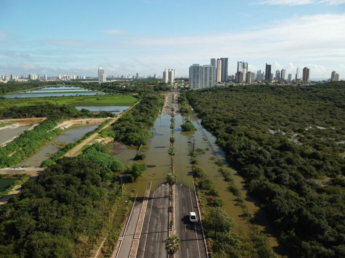 FOTOS: Rota do Sol está inundada de dejetos após Estação de Tratamento de Esgotos transbordar - BAND RN: Portal de Notícias, Vídeos, Imagens, Entrevistas, Debates e Transmissões Ao Vivo, diretamente da TV FOTOS: Rota do Sol está inundada de dejetos após Estação de Tratamento de Esgotos transbordar - BAND RN: Portal de Notícias, Vídeos, Imagens, Entrevistas, Debates e Transmissões Ao Vivo, diretamente da TV